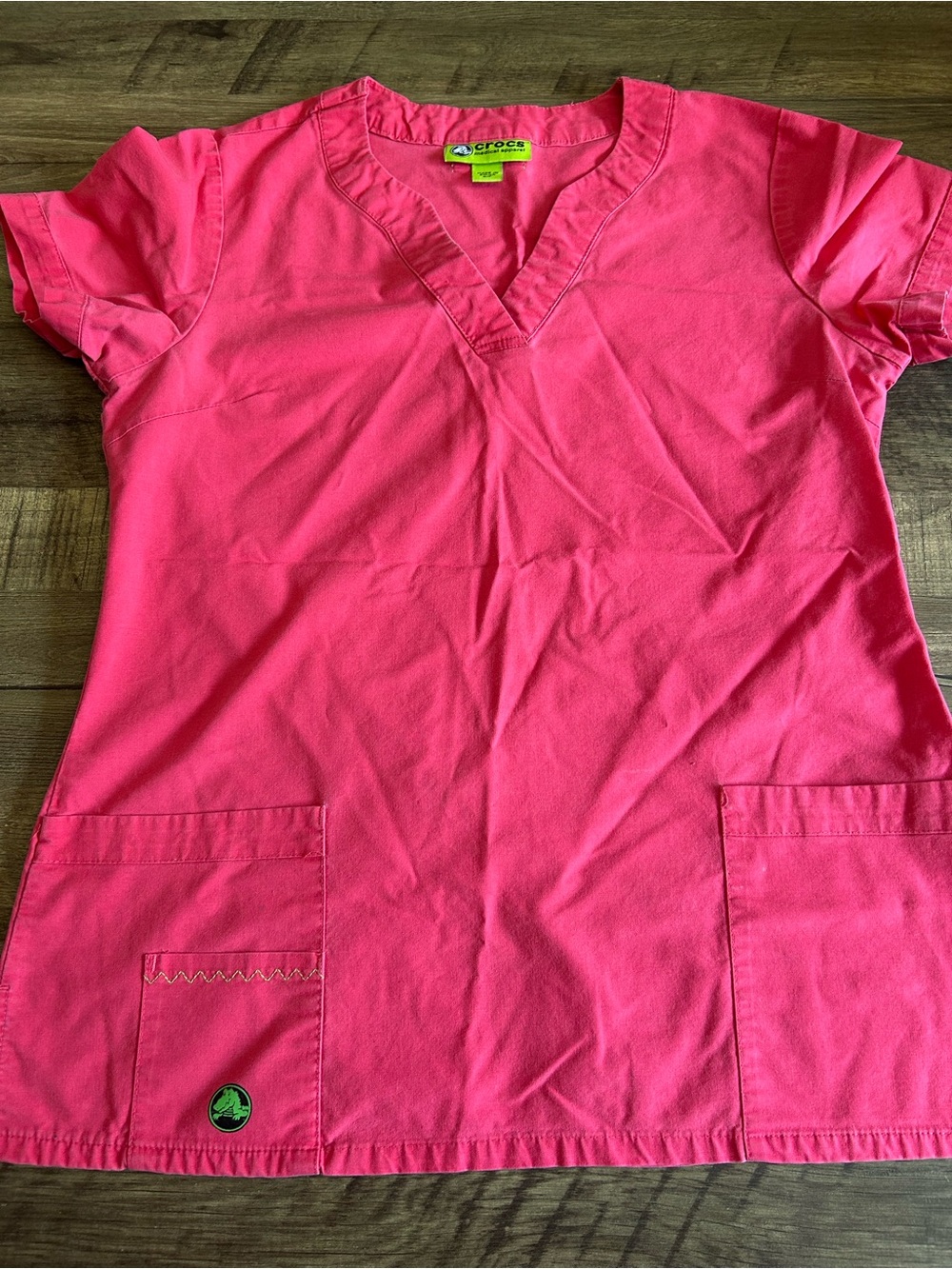Crocs Medical Apparel V-Neck Scrub Top Hot Pink - Size Small